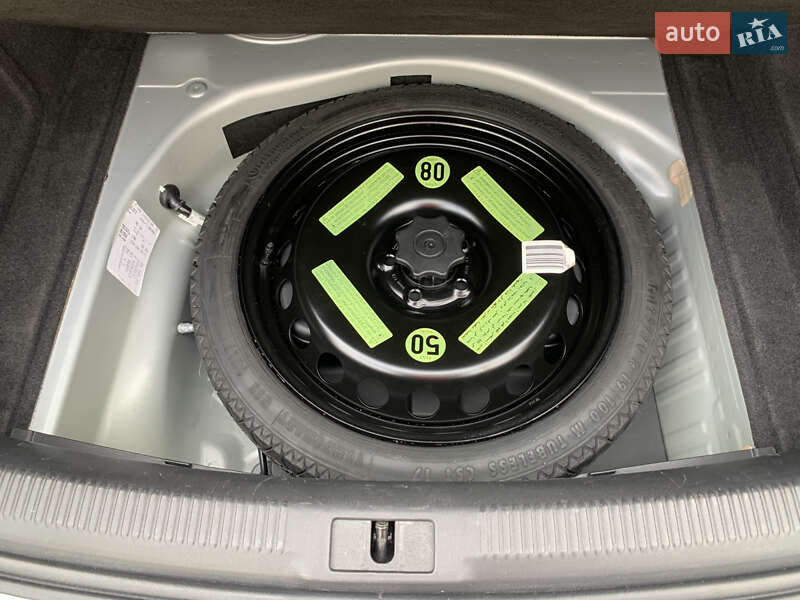 Седан Audi A4 2013 в Коростене