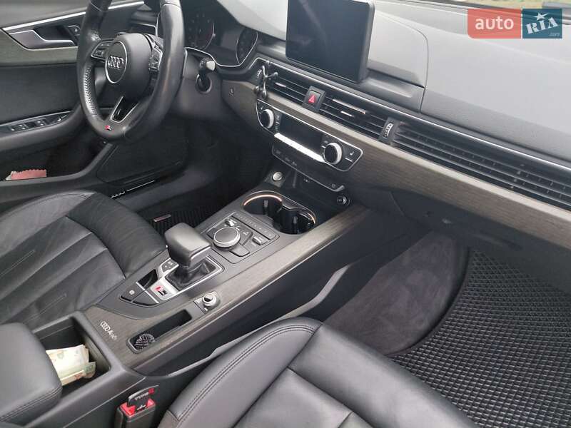 Седан Audi A4 2019 в Шпикові