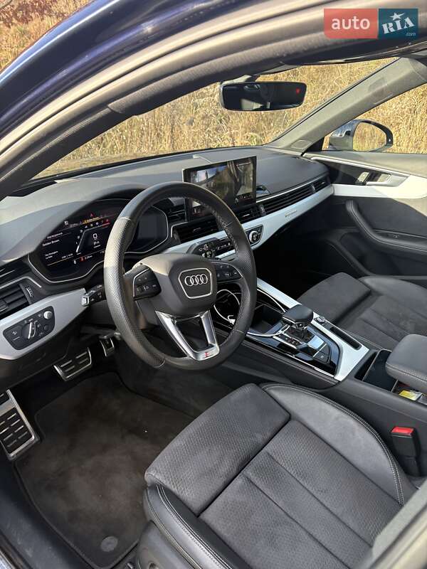 Седан Audi A4 2022 в Львові
