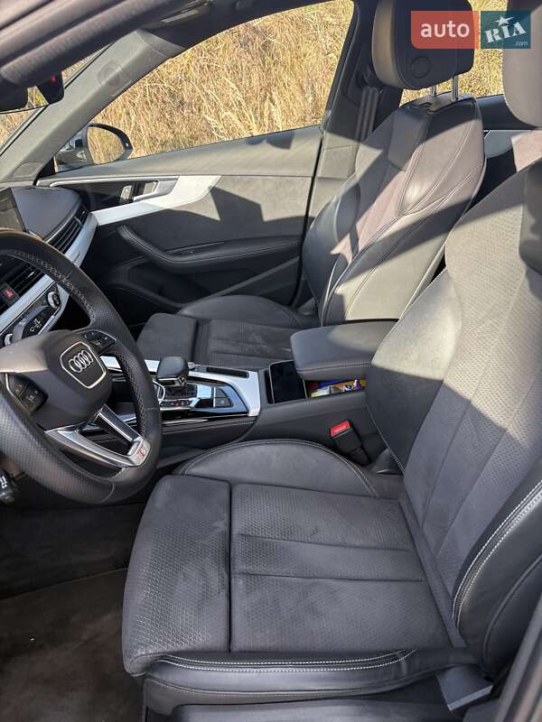 Седан Audi A4 2022 в Львові