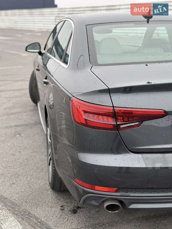 Седан Audi A4 2016 в Львове