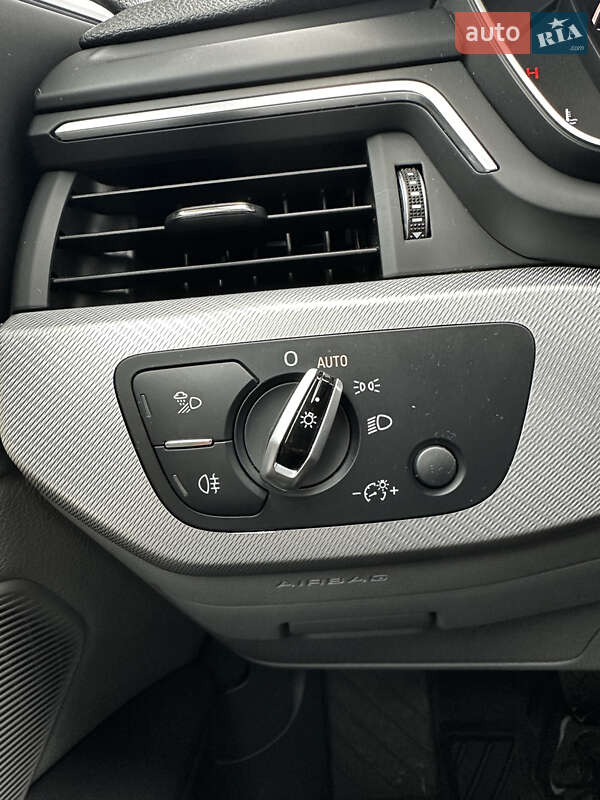 Седан Audi A4 2016 в Львове