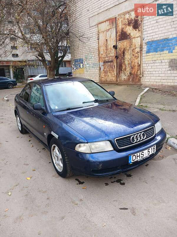 Седан Audi A4 1998 в Херсоне