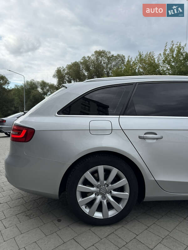 Универсал Audi A4 2012 в Новояворовске
