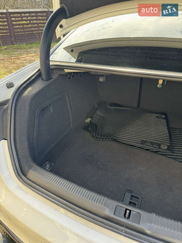 Седан Audi A4 2014 в Новоселиці фото 18 Седан Audi A4 2014 в Новоселиці