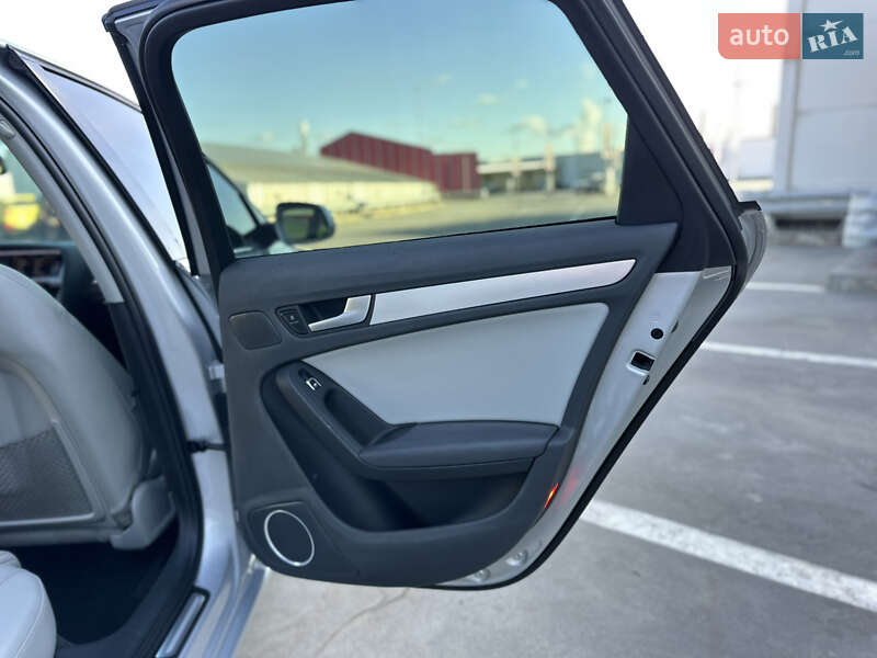 Седан Audi A4 2013 в Киеве