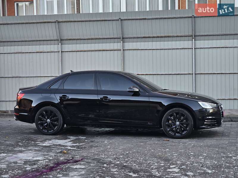 Седан Audi A4 2017 в Львове