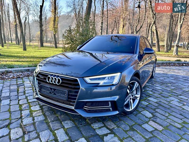 Седан Audi A4 2018 в Киеве