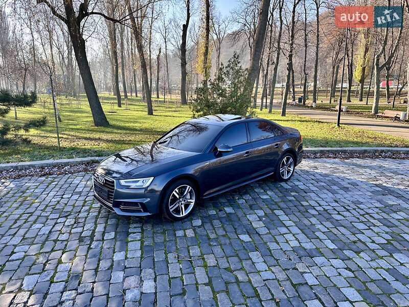 Седан Audi A4 2018 в Киеве