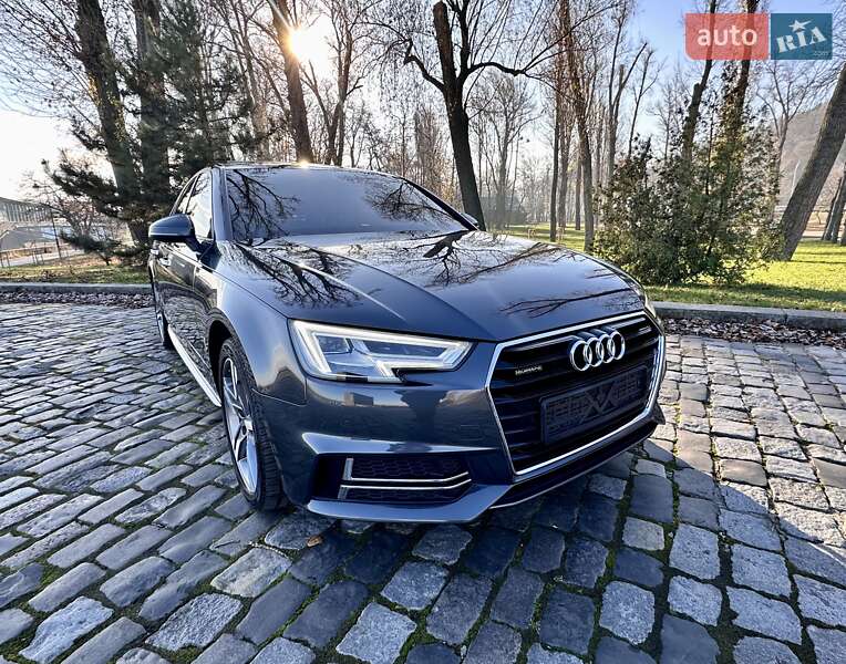 Седан Audi A4 2018 в Киеве
