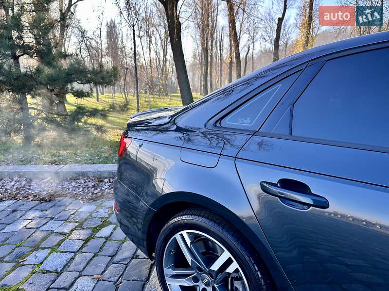 Седан Audi A4 2018 в Киеве