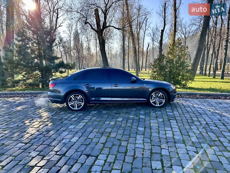Седан Audi A4 2018 в Киеве
