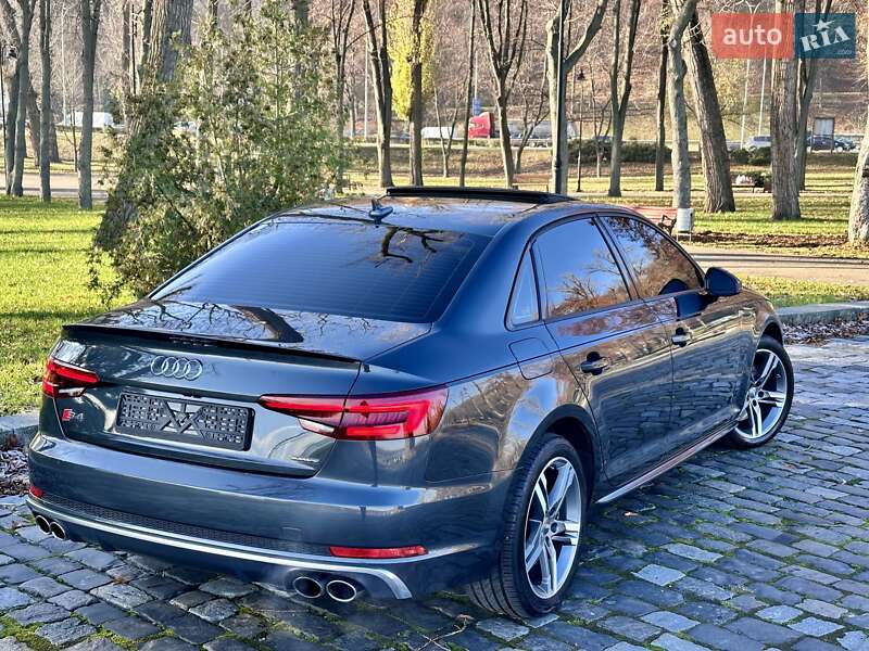 Седан Audi A4 2018 в Киеве