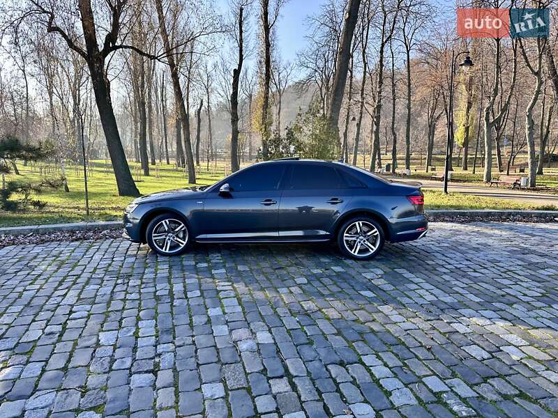 Седан Audi A4 2018 в Киеве