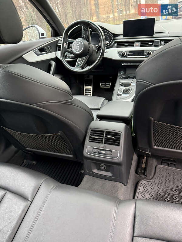Седан Audi A4 2016 в Киеве