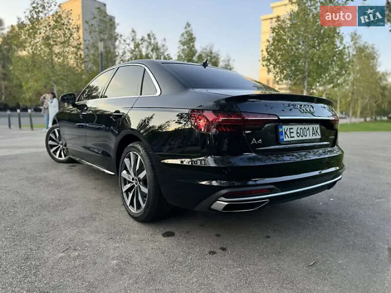 Седан Audi A4 2022 в Львові