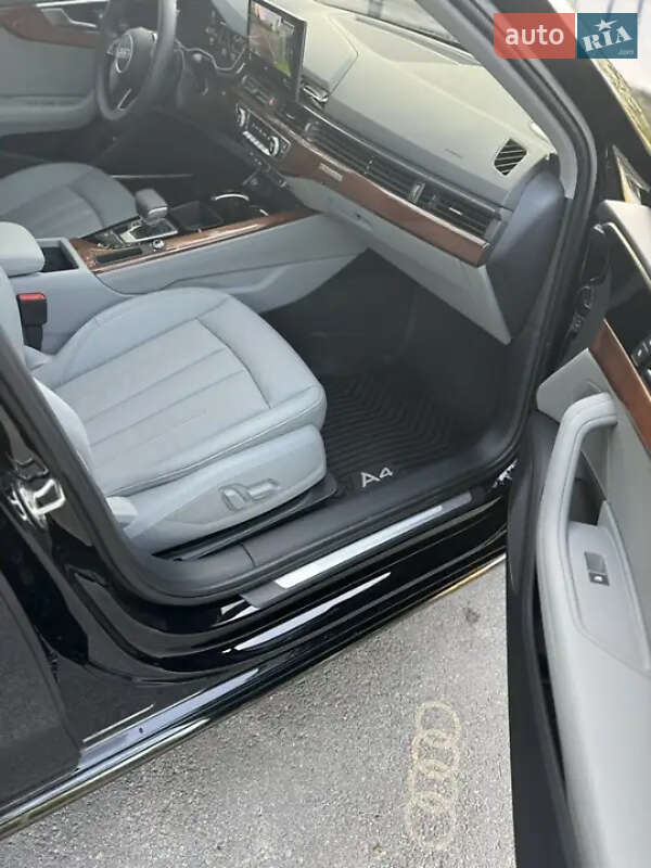 Седан Audi A4 2022 в Львові