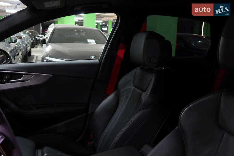 Седан Audi A4 2022 в Киеве