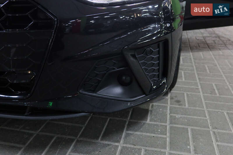 Седан Audi A4 2022 в Киеве