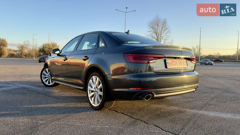 Седан Audi A4 2018 в Киеве