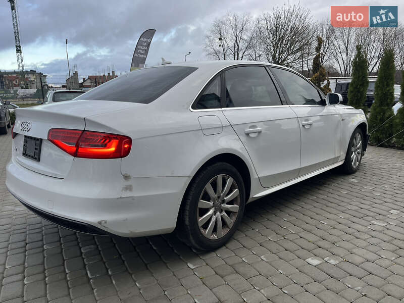 Седан Audi A4 2015 в Львові