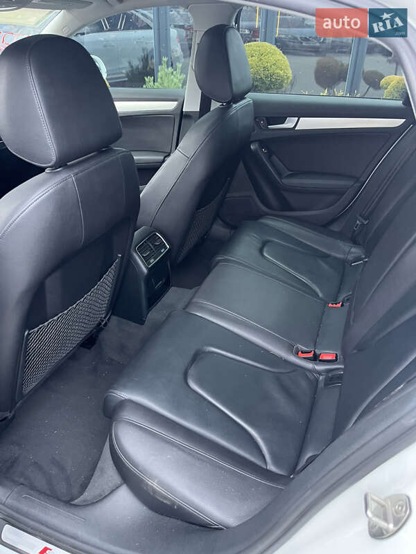 Седан Audi A4 2015 в Львові