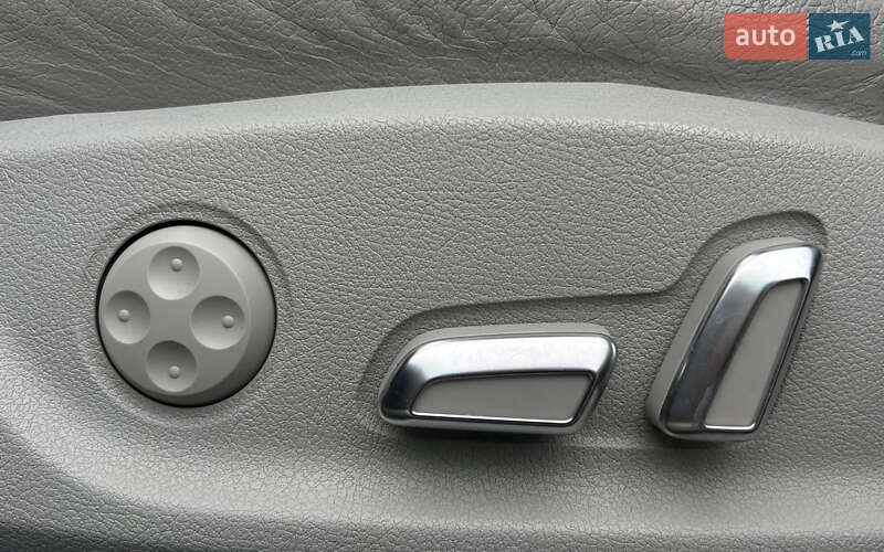 Седан Audi A4 2013 в Львові