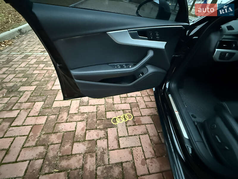 Седан Audi A4 2019 в Харкові