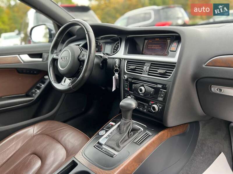 Седан Audi A4 2015 в Стрию