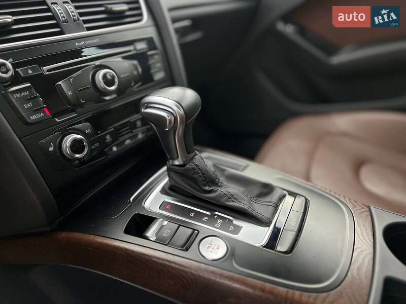 Седан Audi A4 2015 в Стрию