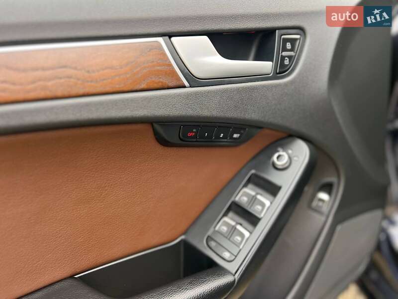 Седан Audi A4 2015 в Стрию