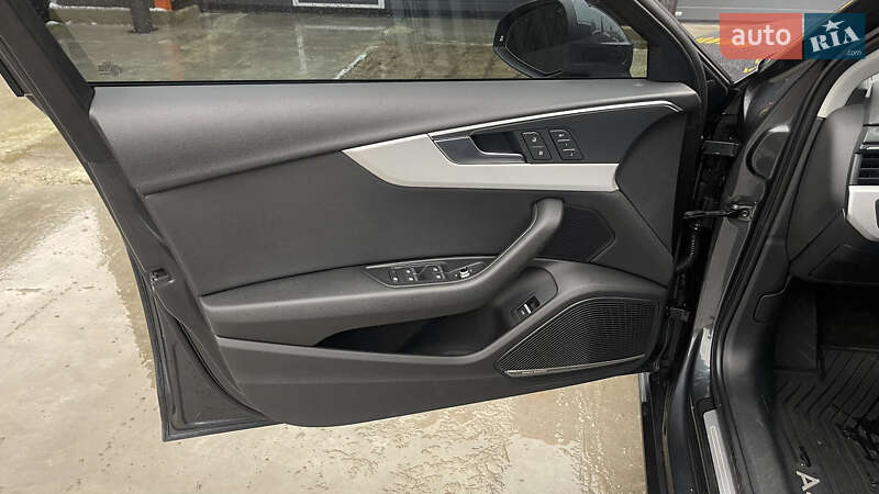 Седан Audi A4 2016 в Львове