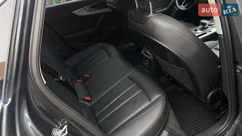 Седан Audi A4 2016 в Львове