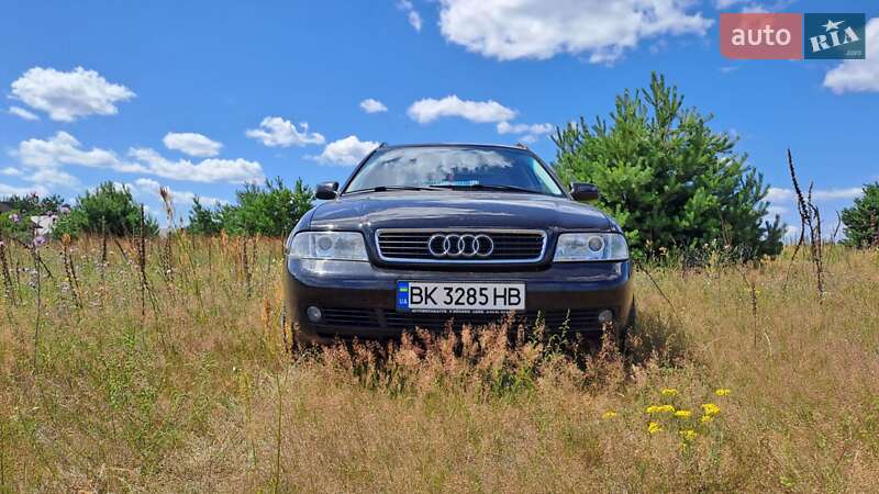 Універсал Audi A4 2000 в Вараші
