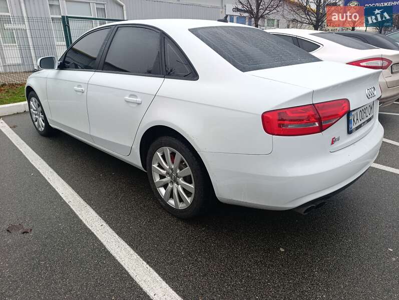 Седан Audi A4 2013 в Києві