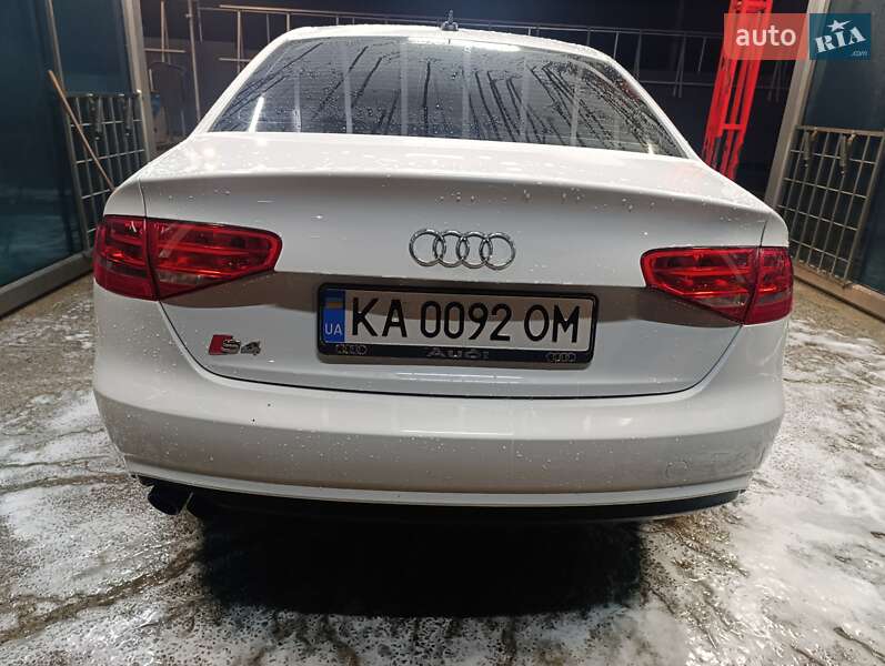 Седан Audi A4 2013 в Києві