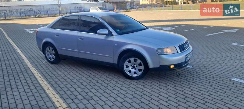 Седан Audi A4 2001 в Нововолынске