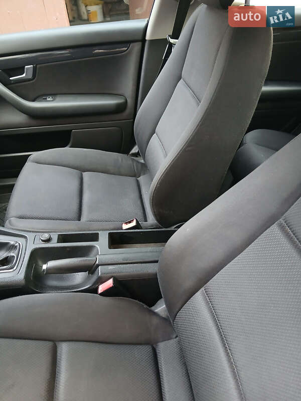 Седан Audi A4 2003 в Тлумачі