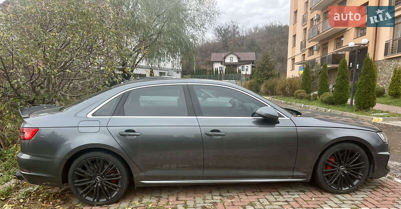 Седан Audi A4 2017 в Ужгороде