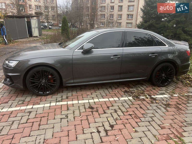 Седан Audi A4 2017 в Ужгороде