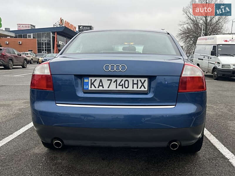 Седан Audi A4 2002 в Петропавловской Борщаговке