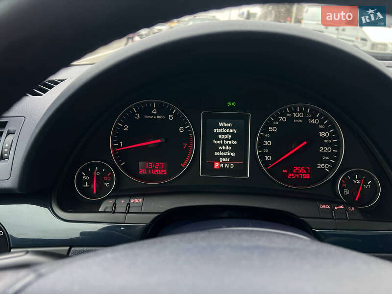 Седан Audi A4 2002 в Петропавловской Борщаговке