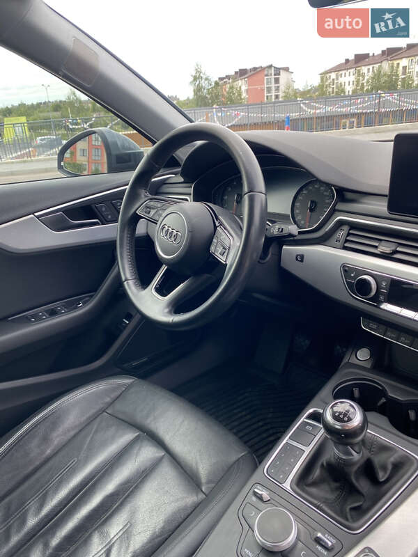 Седан Audi A4 2017 в Ровно