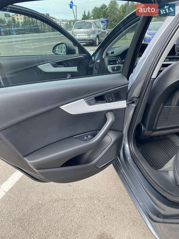 Седан Audi A4 2017 в Ровно