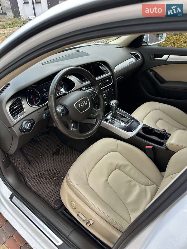 Седан Audi A4 2012 в Ірпені