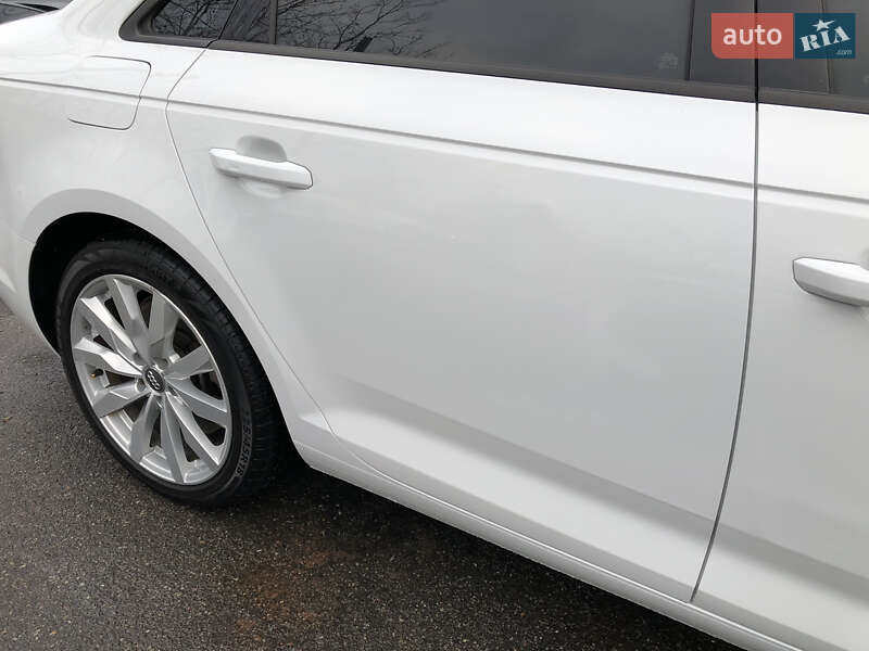 Седан Audi A4 2017 в Ирпене
