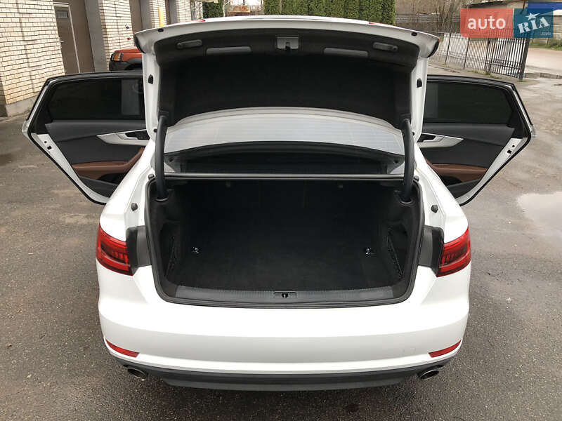Седан Audi A4 2017 в Ирпене