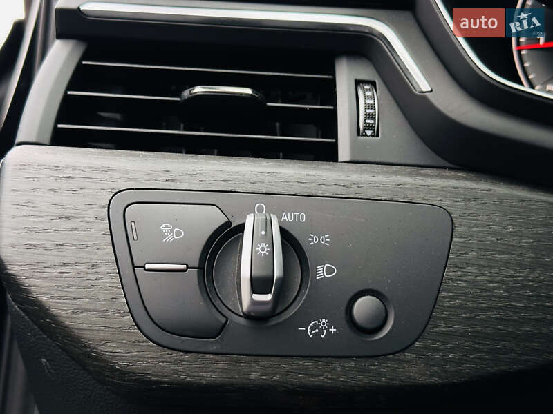 Седан Audi A4 2021 в Харкові