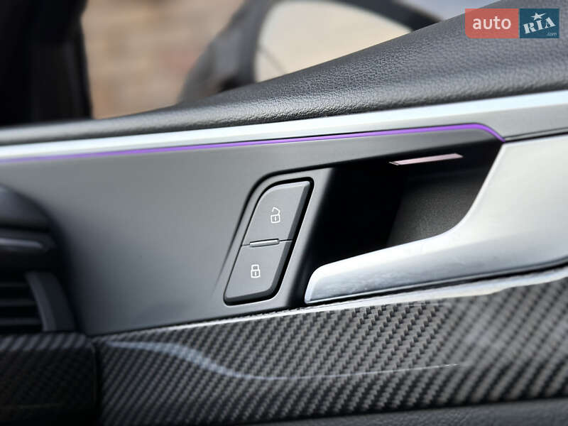 Седан Audi A4 2017 в Луцке