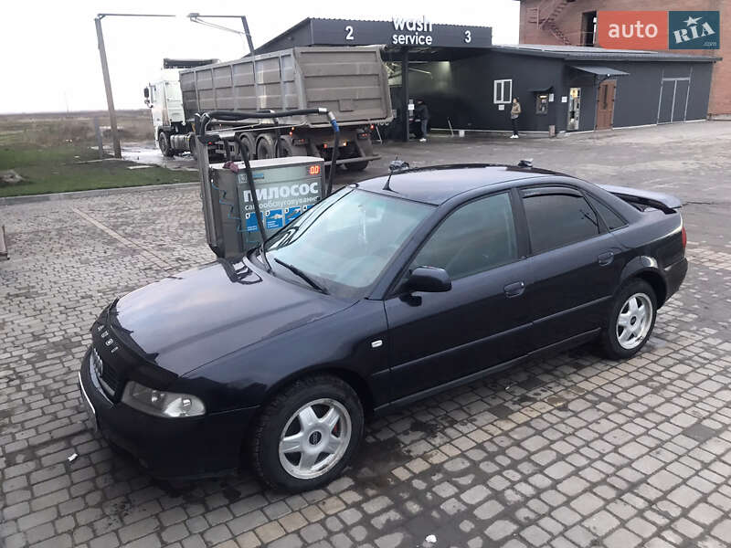 Седан Audi A4 2000 в Теофіполі